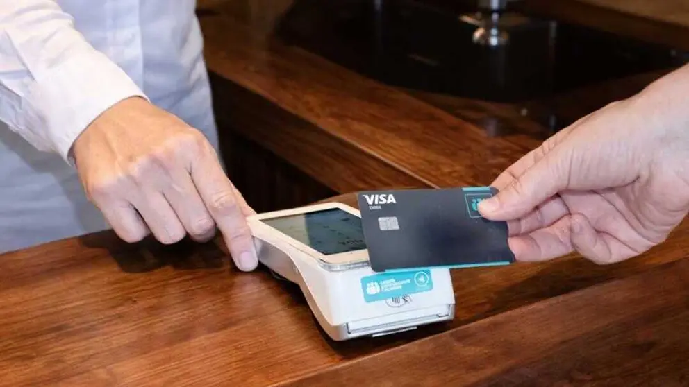 Pago con un TPV de Cajamar en un local de hosteler&iacute;a. (Cajamar)