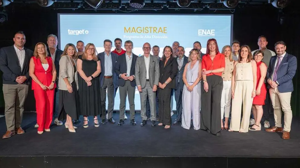 Imagen de familia durante la clausura de la sexta edici&oacute;n de Magistrae. (ENAE)