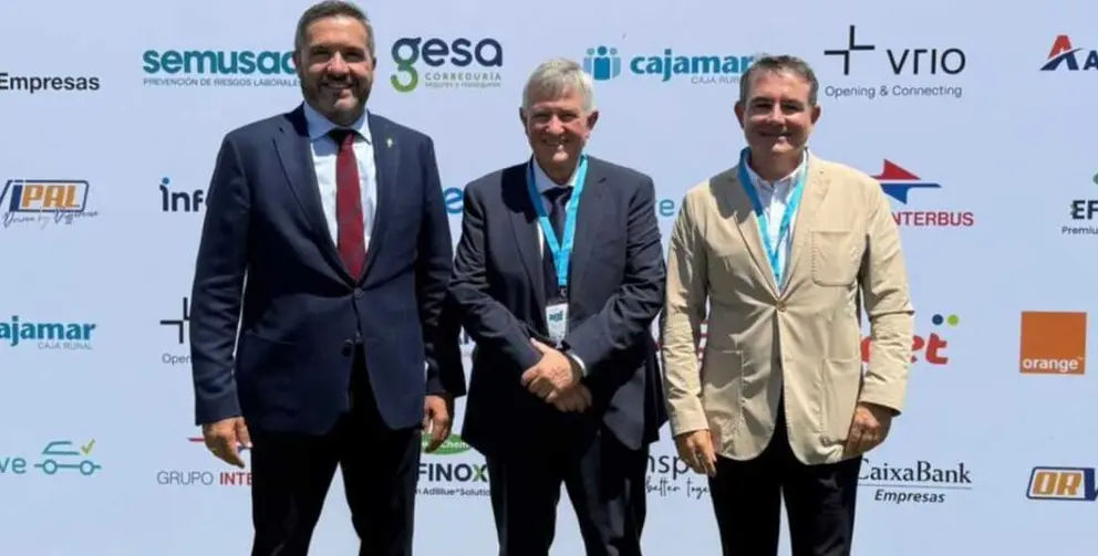 Mariano Albaladejo (a la derecha de la imagen) con presidentes FROET (centro) y CROEM.