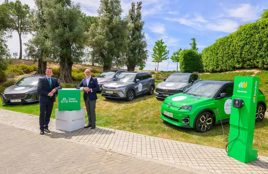 Luis Buil, director de Smart Mobility de Iberdrola y Fernando Ja&ntilde;ez, director general de Santander Consumer Bank Espa&ntilde;a