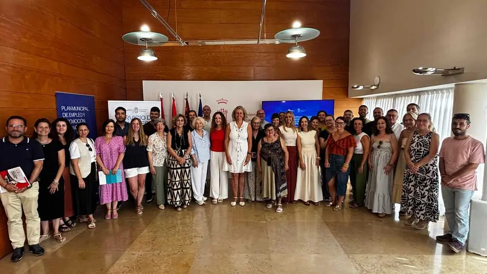 Presentaci&oacute;n de la convocatoria p&uacute;blica de subvenciones para el empleo del consistorio murciano. (Ayuntamiento de Murcia)