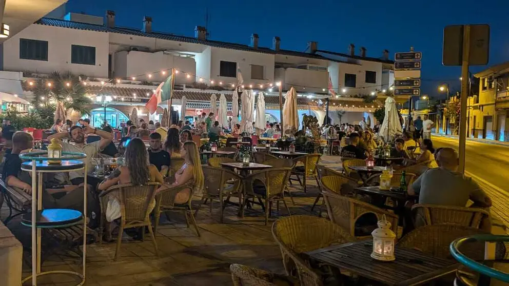 Imagen de una terraza en Cabo de Palos. (Hostecar)