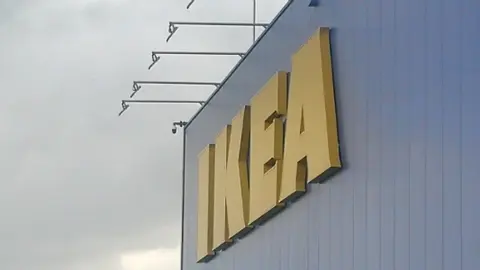 Fachada de Ikea. (Archivo)