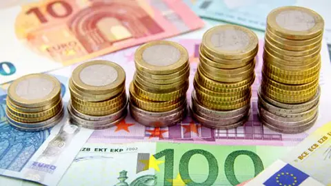Imagen de archivo de dinero.