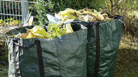 garden-waste-autumn-green-waste-h&auml;ckselplatz