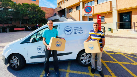 Voluntarios del Banco de Alimentos del Segura en la Facultad de Veterinaria de la UMU_