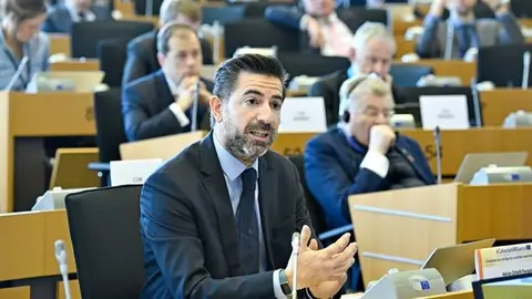 El director general de Uni&oacute;n Europea, Adri&aacute;n Zittelli, durante su intervenci&oacute;n en la sesi&oacute;n plenaria del Comit&eacute; Europeo de las Regiones. 
