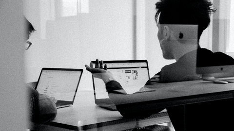 Ventajas de realizar un curso intensivo de ingl&eacute;s online photo by charlesdeluvio