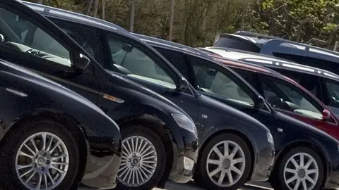 Autom&oacute;viles en venta. (Archivo)