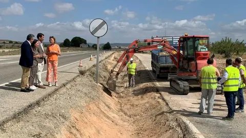 El consejero en funciones de Fomento e Infraestructuras, Jos&eacute; Ram&oacute;n D&iacute;ez de Revenga, la alcaldesa de Yecla, Remedios Lajara, la alcaldesa de Jumilla, Seve Gonz&aacute;lez, y el secretario general de la Consejer&iacute;a, Enriqu