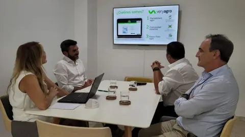 El consejero en funciones de Agua, Agricultura, Ganader&iacute;a y Pesca, Antonio Luengo, se reuni&oacute; con los directivos de la empresa molinense VeryAgro. 