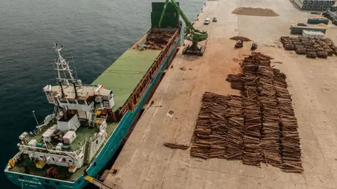 Esta operativa es la primera vez que se realiza en el puerto de Cartagena de la mano de la consignataria Agencia Mar&iacute;tima Bl&aacute;zquez. 
