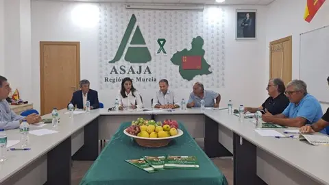 Los dirigentes de ASAJA han trasladado a la Consejera Sara Rubira que &ldquo;es necesario dar prioridad absoluta y facilitar al m&aacute;ximo las ayudas a los j&oacute;venes agricultores y la modernizaci&oacute;n de las exp