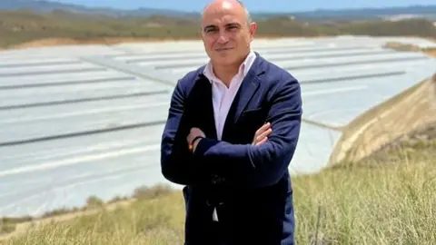 Jorge Reig, CEO de Zyrfresh, ante una de las fincas de la compa&ntilde;&iacute;a. 