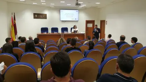 CECLOR congrega en su sede a una treintena de personas de diversos &aacute;mbitos en el marco de la Jornada 'Aplicando la FP Dual con &eacute;xito a las empresas'.