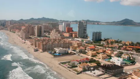 La adquisici&oacute;n de Potalmenor beneficia a los clientes de La Manga de la zona de Cartagena. (Archivo) 