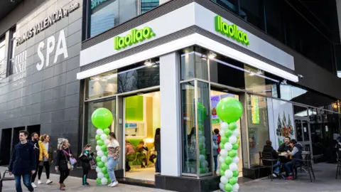 En lo que se lleva de ejercicio 2023, llaollao ha abierto 70 nuevos puntos de venta a nivel global . 