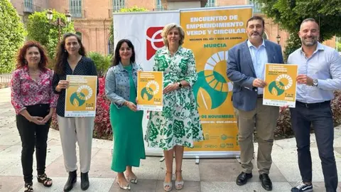 La concejal de Promoci&oacute;n Econ&oacute;mica, Mercedes Bernab&eacute; y el presidente de AEMA,&nbsp;Daniel Robles Brugarolas, han presentado este viernes el ababnico de actividades.&nbsp;