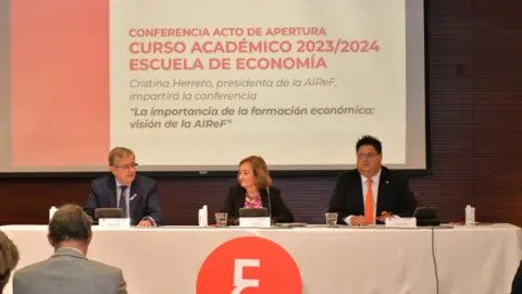 La presidenta de la AIRef durante su intervenci&oacute;n en la apertura del curso acad&eacute;mico.