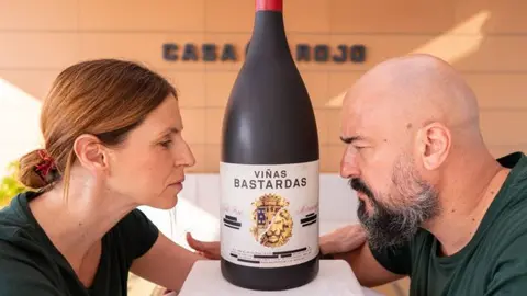 Con 'Vi&ntilde;as Bastardas', hemos traspasado fronteras, creando un vino que captura la esencia de dos regiones en una sola botella,&nbsp;comenta Jose Luis G&oacute;mez, fundador de Casa Rojo.