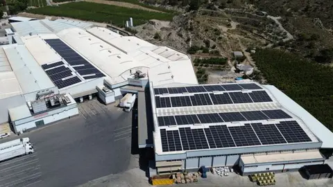 La construcci&oacute;n se ha llevado a cabo en un plazo de nueve semanas y ha incluido la instalaci&oacute;n de 1.410 m&oacute;dulos de 565Wp de potencia cada uno.