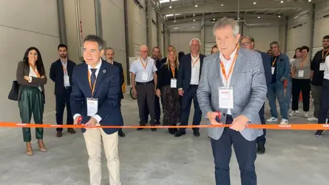 A la inauguraci&oacute;n han asistido el alcalde de Lorqu&iacute;, Joaqu&iacute;n Hern&aacute;ndez Gom&aacute;riz, la concejala de Urbanismo y 1&ordf; Teniente de Alcalde, Francisca Asensio Villa&nbsp;y el director general de Nacex, Manuel O
