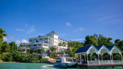 Vista panor&aacute;mica del hotel en Cayo Levantado.