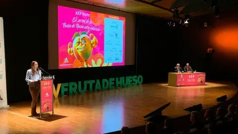 La consejera Sara Rubira durante la inauguraci&oacute;n del V Congreso Nacional de Fruta de Hueso.