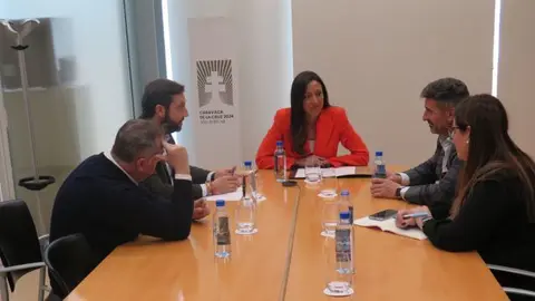 Durante la reuni&oacute;n tambi&eacute;n se destac&oacute;&nbsp;la implementaci&oacute;n de una l&iacute;nea de ayudas que destinar&aacute; 8 M&euro; a la mejora de los alojamientos tur&iacute;sticos.