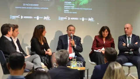 Tambi&eacute;n se ha celebrado una mesa redonda con la participaci&oacute;n de Juan Antonio L&oacute;pez (Estrella de Levante), Carmen Sicilia (Grupo Caliche), Andr&eacute;s Mart&iacute;nez (Hidrogea), M&oacute;nica Chao y Eduardo San Nic