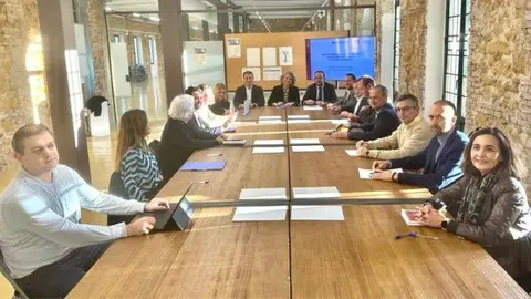 Los tenientes de alcalde del ayuntamiento de Murcia, Jos&eacute; Guill&eacute;n y Mercedes Bernab&eacute;, junto al director general de Acci&oacute;n Exterior y Cooperaci&oacute;n de la Comunidad, Juan Jos&eacute; Almela, han presidido esta ma&ntilde;ana la constituci&oacute;n del Grupo de Acci&oacute;n Local.