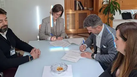 &ldquo;Este acuerdo tambi&eacute;n contempla la potenciaci&oacute;n del consumo de la popularmente llamada agua del grifo, un recurso que Emuasa ofrece con buena calidad&rdquo;, asegura el presidente de HoyT&uacute;, Jes&uacute;s Jim&eacute;nez.