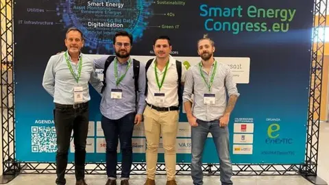 Antonio Vicente, CEO de AI Talentum, (1&ordm; por la izquierda) junto al CEO de AI Nostrum,&nbsp;V&iacute;ctor Campillo (2&ordm; por la derecha).