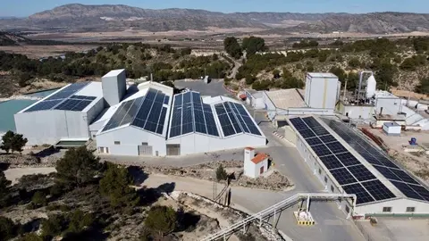 Instalaci&oacute;n fotovoltaica de autoconsumo sobre cubierta de Jumsal (2)