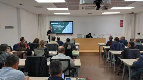 El director del IMIDA, Andr&eacute;s Mart&iacute;nez, inaugura la Jornada 'Transformaci&oacute;n digital de la cadena alimentaria'.