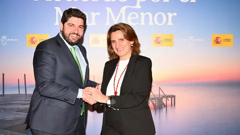Fernando L&oacute;pez Miras y Teresa Ribera, durante la firma del protocolo.