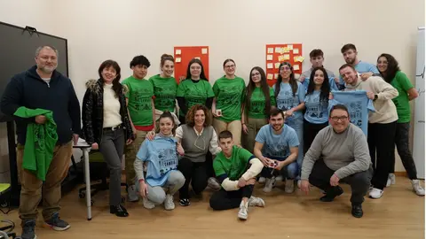 El alumnado del CIFP Polit&eacute;cnico de Murcia, junto a sus docentes y a la responsable de Comunicaci&oacute;n de la Fundaci&oacute;n Laboral de la Construcci&oacute;n, Sonia Ruiz.