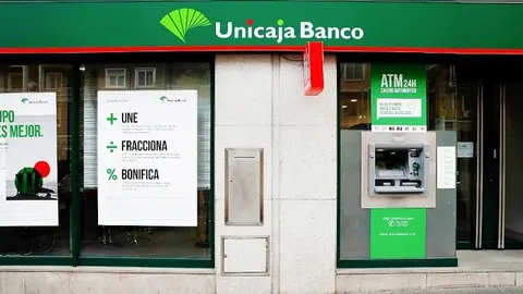 2468_4544_exterior-oficina-unicaja-banco