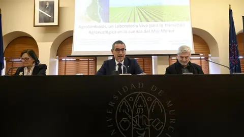 Francisca Baraza, Jos&eacute; Luj&aacute;n y Jos&eacute; Mar&iacute;a Egea, en la presentaci&oacute;n del proyecto.