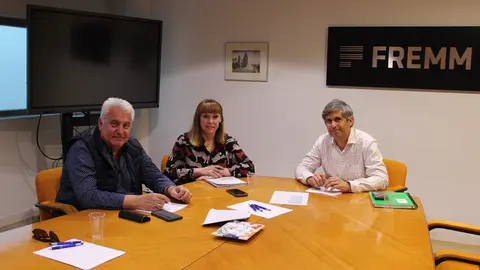 Juan Pardo, a la derecha de la foto