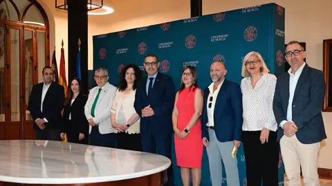 La Asociaci&oacute;n Direcci&oacute;n Humana de la Regi&oacute;n de Murcia y la Facultad de Ciencias del Trabajo de la Universidad de Murcia han firmado la creaci&oacute;n de esta escuela en un acto que ha reunido a directivos y acad&eacute;micos.