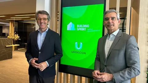 Imagen de la visita del consejero de Econom&iacute;a y Empresa, Luis Alberto Mar&iacute;n, a la sede de Urdecon.