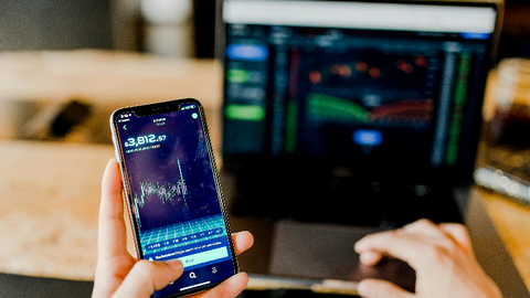 Las Mejores Opciones de Inversi&oacute;n para los J&oacute;venes Espa&ntilde;oles - Foto austin-distel-