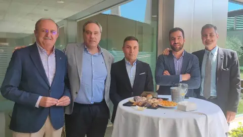 Tomas Mart&iacute;nez Pagan, presidente de AEMIN; Peio Aranguren L&oacute;pez de Vergara, jefe proyectos de Iberdrola; Andr&eacute;s Baraza, CEO de Integralia; &Aacute;ngel Casal, Bussines Manager Spain de VYSUS GROUP; y Francisco Montalb&aacute;n, presidente del Cluster Andaluz del Hidr&oacute;geno.