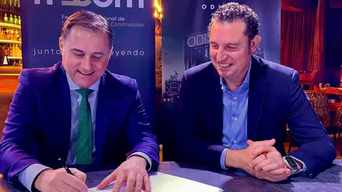En la firma del acuerdo estuvieron presentes Jos&eacute; Hern&aacute;ndez, presidente de la
Federaci&oacute;n y Jos&eacute; Ram&oacute;n Gonz&aacute;lez Salinas, director-gerente del Centro de Ocio
ODISEO.