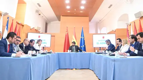 L&oacute;pez Miras presidi&oacute; hoy en San Esteban la reuni&oacute;n para analizar las consecuencias del &lsquo;carpetazo&rsquo; del Gobierno central al proyecto de El Gorguel. Al encuentro acudieron la alcaldesa de Cartagena, Noelia Arroyo; el presidente de CROEM, Jos&eacute; Mar&iacute;a Albarrac&iacute;n; la presidenta de COEC, Ana Correa; o el presidente de la Autoridad Portuaria de Cartagena, Pedro Pablo Hern&aacute;ndez, entre otros.