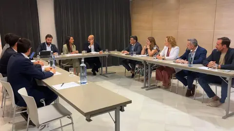 La consejera Carmen Conesa presidi&oacute; la reuni&oacute;n celebrada con la Asociaci&oacute;n de Hoteles de Murcia.