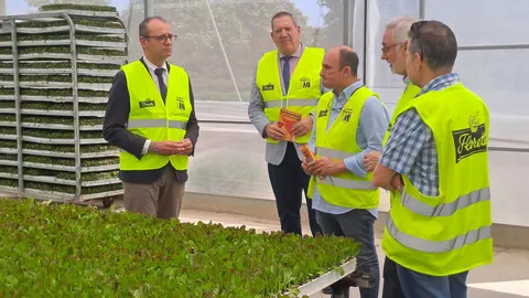 El consejero de Educaci&oacute;n, Formaci&oacute;n Profesional y Empleo, V&iacute;ctor Mar&iacute;n, present&oacute; la campa&ntilde;a de prevenci&oacute;n del golpe de calor en el trabajo, en la empresa Florette.