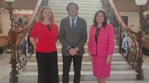 Iolanda Piedra, presidenta del Cl&uacute;ster Mar&iacute;timo de las Islas Baleares; Pedro Pablo Hern&aacute;ndez, presidente de la Autoridad Portuaria de Cartagena y Mari Carmen Bautista, CEO de Renewable Ocean Energy - ROE.