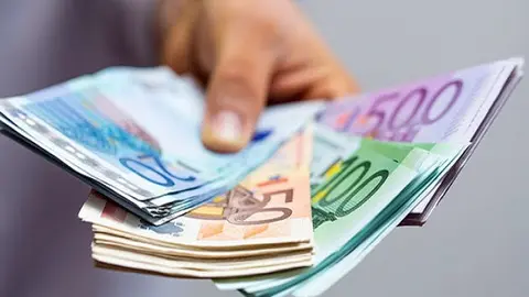 Imagen de archivo de dinero.